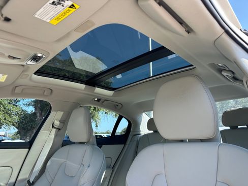 Used 2020 Volvo S60 T5 Momentum w/ Protection Package image 19