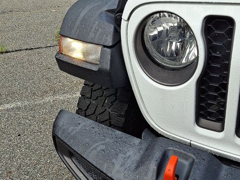 Certified 2021 Jeep Gladiator Mojave AWD/4WD image 10