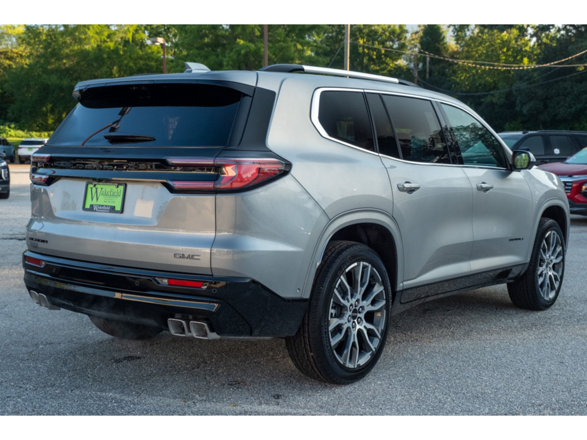 New 2027 GMC Acadia Denali Ultimate w/ LPO, Black Badging Package FWD image 8