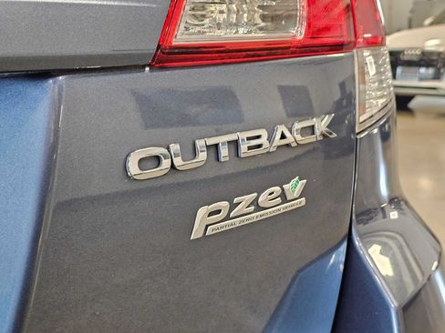 Used 2013 Subaru Outback 2.5i Limited w/ Moonroof Pkg AWD/4WD image 15
