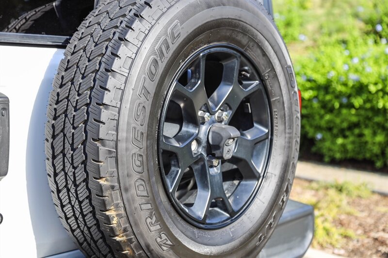 Used 2018 Jeep Wrangler Unlimited Sahara AWD/4WD image 16