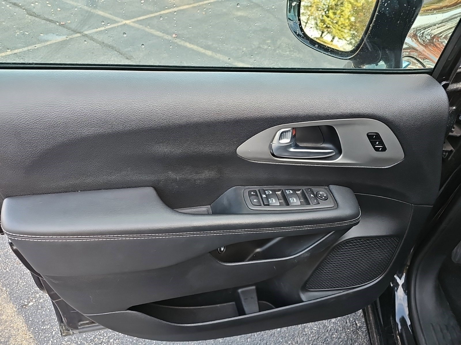 Used 2024 Chrysler Pacifica Premium FWD image 18
