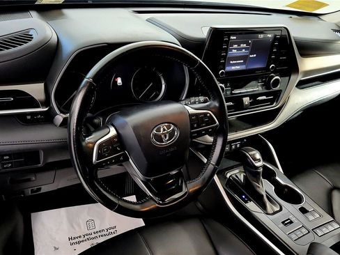 Certified 2021 Toyota Highlander XLE image 34