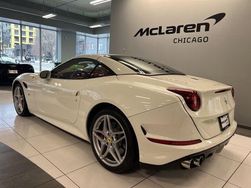 Used 2017 Ferrari California T image 5