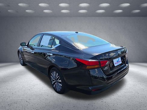 Used 2024 Nissan Altima 2.5 SV FWD image 5