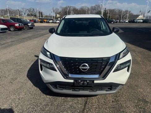 Used 2023 Nissan Rogue S image 2