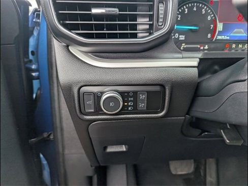 Used 2022 Ford Explorer XLT w/ Equipment Group 202A image 15