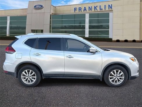 Used 2018 Nissan Rogue SV image 8