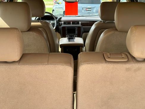 Used 2011 GMC Yukon XL Denali RWD image 9