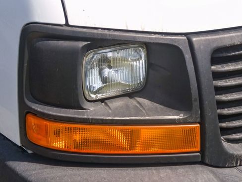 Used 2014 GMC Savana 3500 RWD image 4