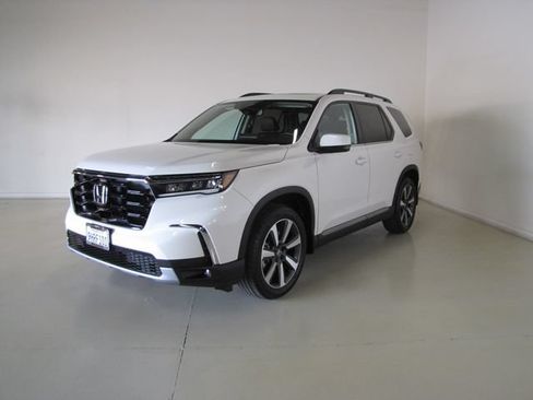 Certified 2023 Honda Pilot Touring image 1