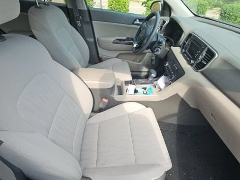 Used 2017 Kia Sportage LX FWD image 11