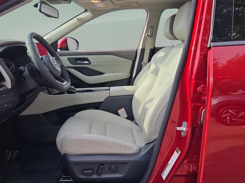 Used 2023 Nissan Rogue SL w/ SL Premium Package FWD image 9