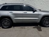 Used 2017 Jeep Grand Cherokee Limited w/ Luxury Group II image 2