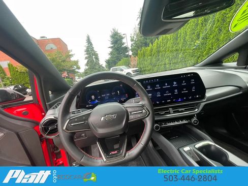 Used 2025 Chevrolet Equinox EV RS FWD image 34