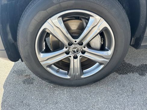 Used 2019 Mercedes-Benz GLC 300 4MATIC image 32