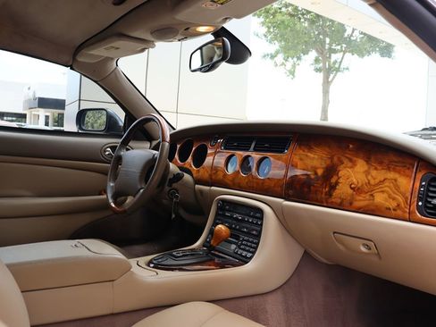 Used 2002 Jaguar XK8 Convertible image 14
