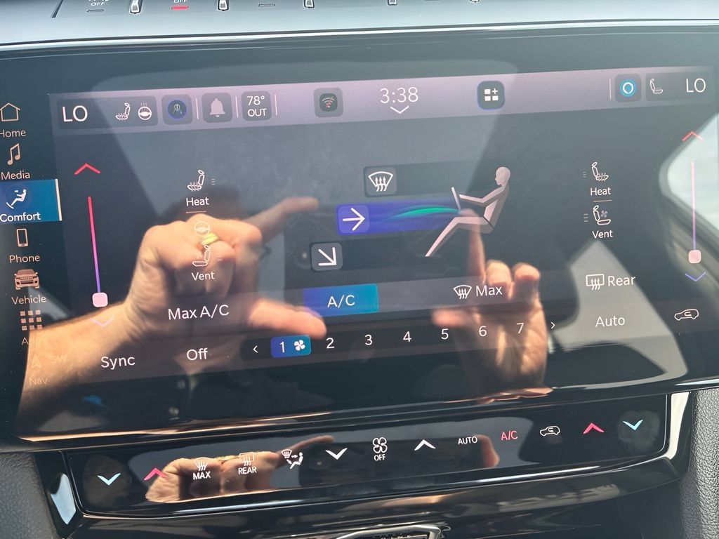 New 2027 Jeep Grand Cherokee Limited AWD/4WD image 40