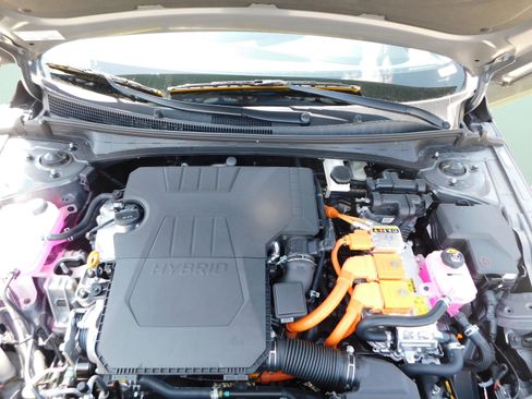 New 2025 Hyundai Elantra SEL image 12