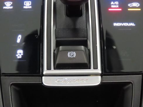 Certified 2023 Porsche Cayenne Turbo S AWD/4WD image 30