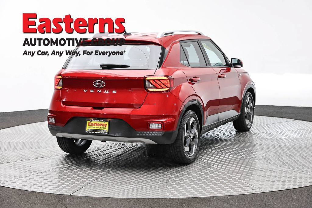 Used 2023 Hyundai Venue Limited FWD image 6