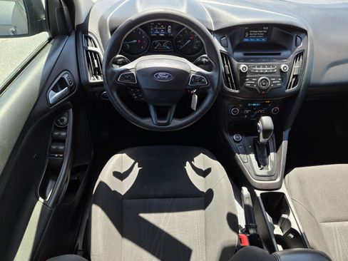 Used 2017 Ford Focus SE FWD image 9
