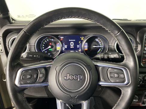 Used 2022 Jeep Wrangler Unlimited Sahara w/ Cold Weather Group image 23