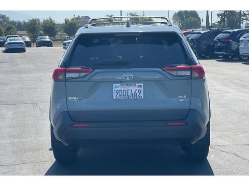 Used 2022 Toyota RAV4 XLE Premium AWD/4WD image 5