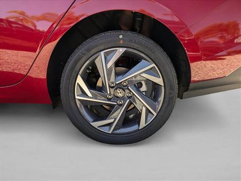 Used 2025 Hyundai Elantra Sport image 10
