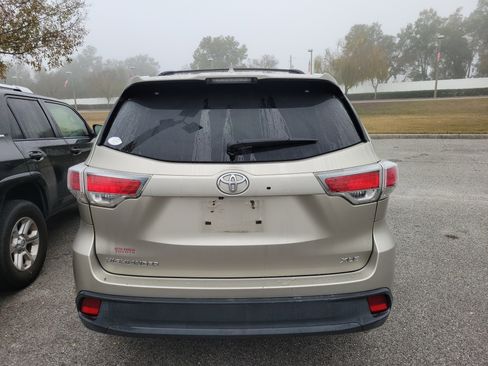 Used 2014 Toyota Highlander XLE image 18