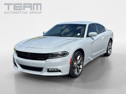 Used 2022 Dodge Charger SXT w/ Plus Group RWD image 3