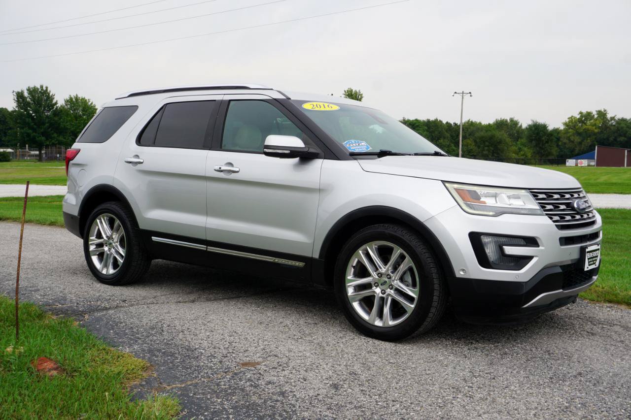 Used 2016 Ford Explorer Limited w/ Equipment Group 301A FWD image 5