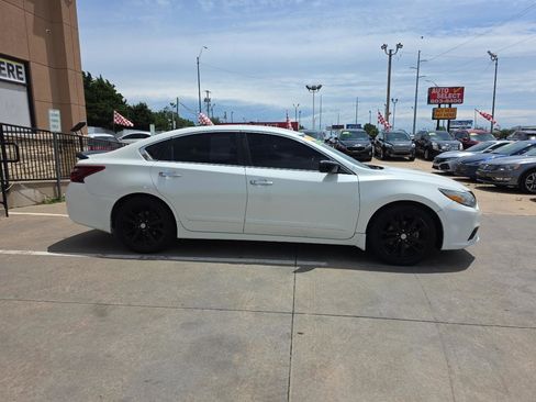 Used 2016 Nissan Maxima Platinum FWD image 4