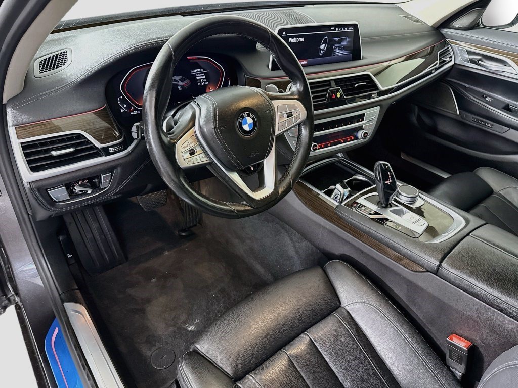Used 2022 BMW 740i RWD image 22