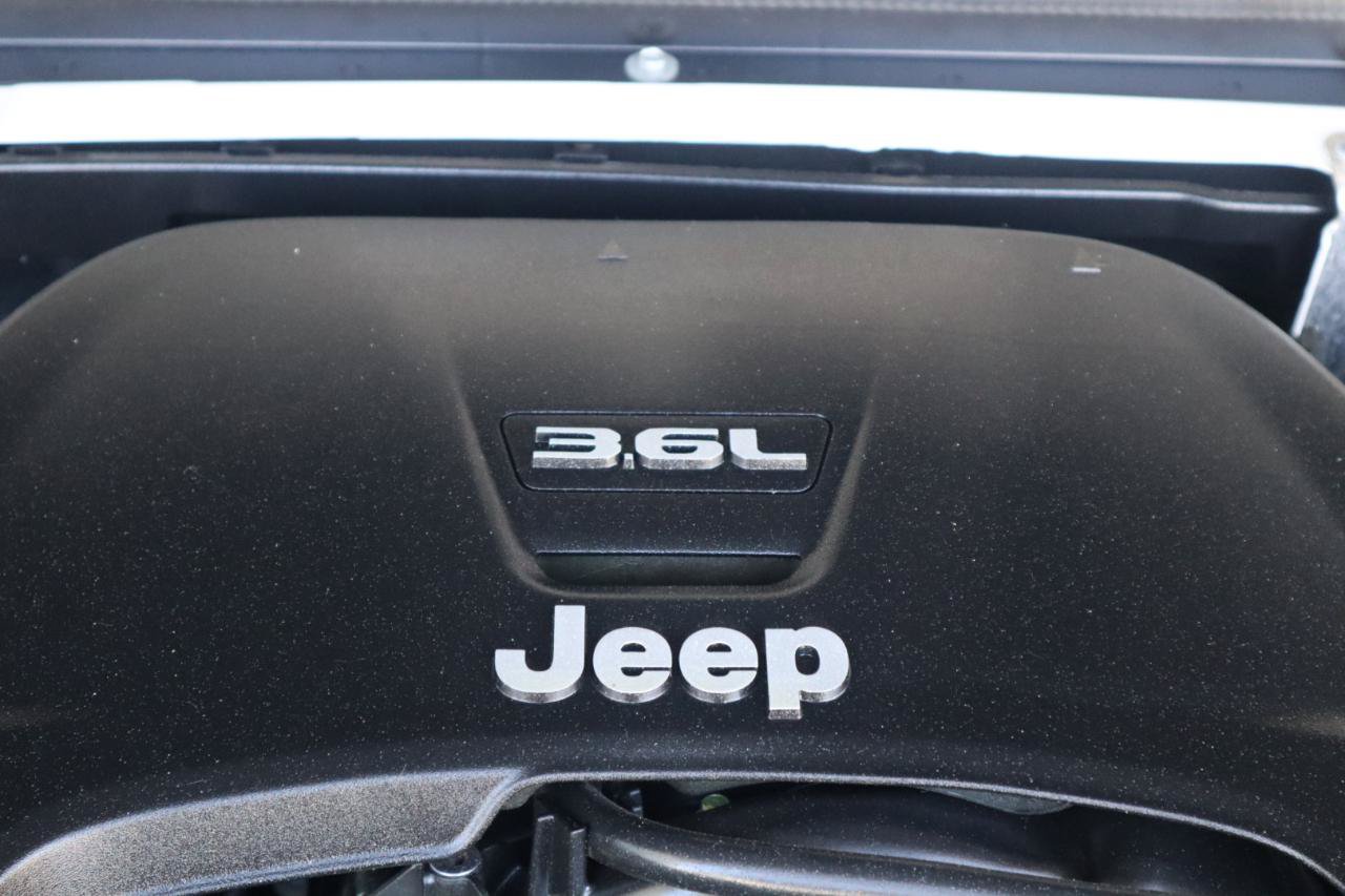 Used 2018 Jeep Wrangler Unlimited Sport S AWD/4WD image 32