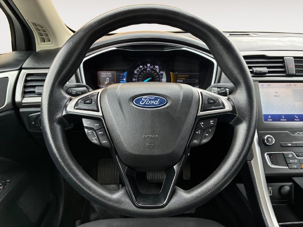 Used 2020 Ford Fusion SE FWD image 22