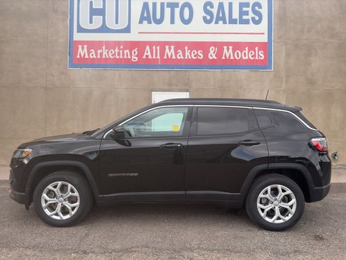 Used 2024 Jeep Compass Latitude w/ Convenience Group AWD/4WD image 7