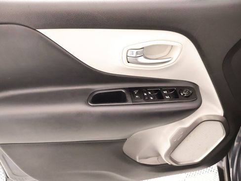 Used 2022 Jeep Renegade Latitude w/ Convenience Group image 17