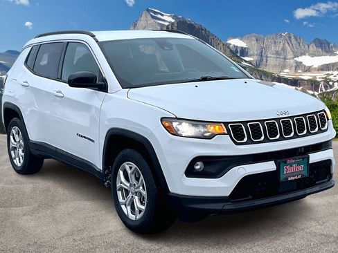 Used 2024 Jeep Compass Latitude image 12