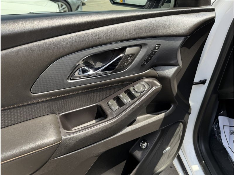 Used 2020 Chevrolet Traverse Premier FWD image 16