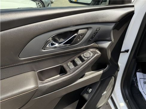 Used 2020 Chevrolet Traverse Premier FWD image 16
