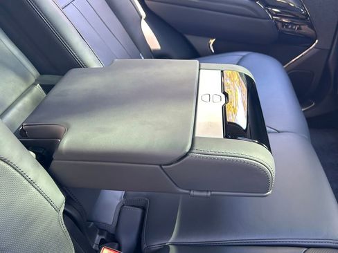 Used 2025 Land Rover Range Rover Sport SE image 43