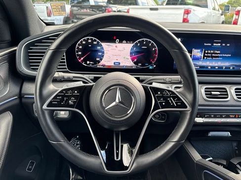 Used 2025 Mercedes-Benz GLS 450 4MATIC image 21