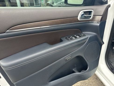 Used 2015 Jeep Grand Cherokee Overland w/ Advanced Technology Group image 18