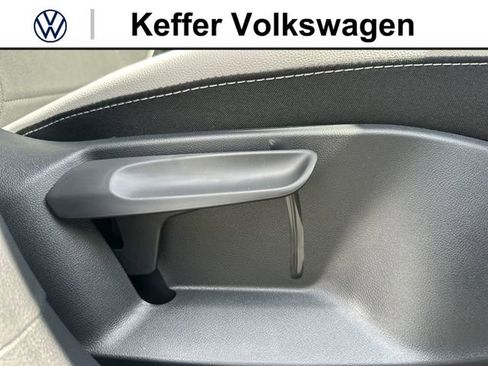 New 2026 Volkswagen Taos SE FWD image 30