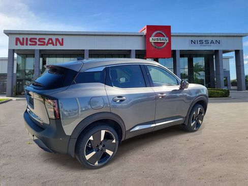 New 2026 Nissan Kicks SR w/ SR Premium Package FWD image 2