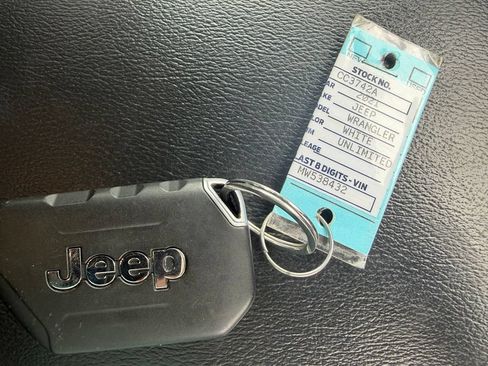 Used 2021 Jeep Wrangler Unlimited Sahara AWD/4WD image 33