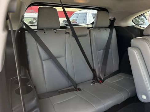 Used 2023 Toyota Highlander Bronze Edition FWD image 34
