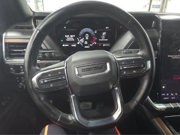 Used 2025 GMC Yukon Denali AWD/4WD image 4