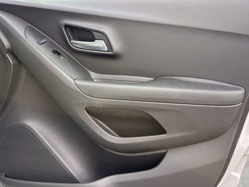 Used 2020 Chevrolet Trax LT w/ Redline Edition image 10